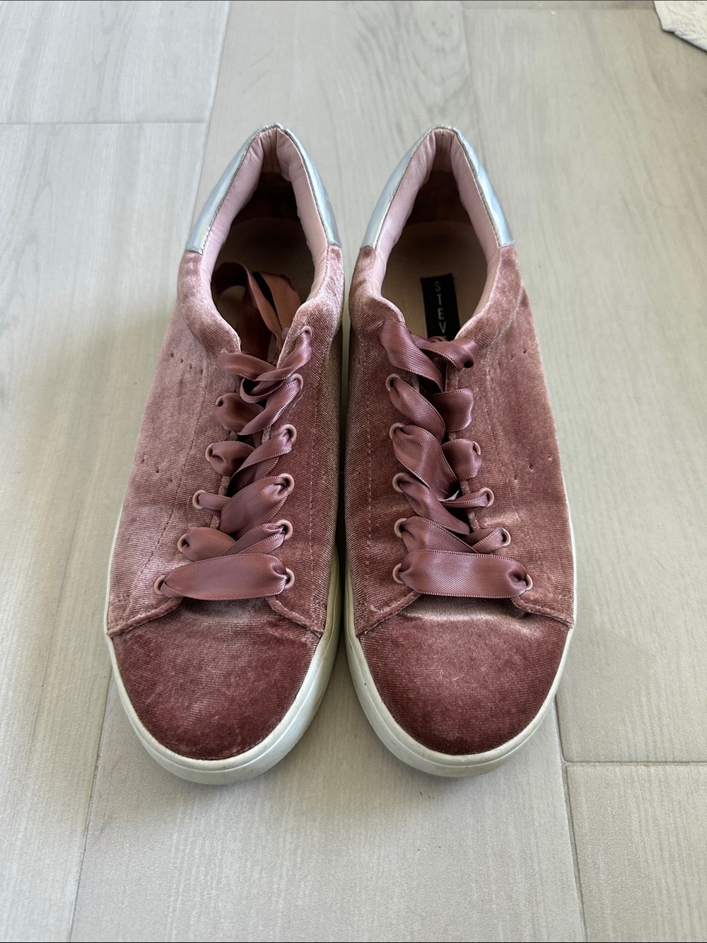 Steve Madden Women's Pink Velvet Lace-Up Sneakers